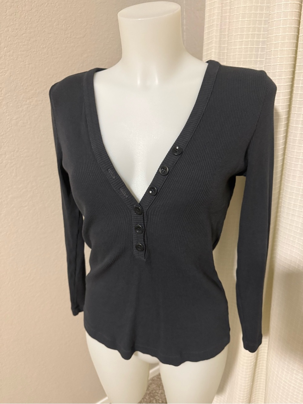 Citizens Of Humanity Charcoal V-Neck Ribbed Button-Front Long Sleeve Top Henley